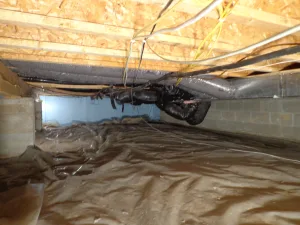 Crawl-space-ducts-before-they-where-repaired