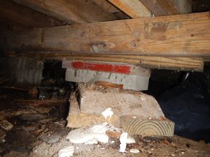 Failing crawl space beam support illustrating how to fix sagging floors over a crawl space using professional structural repair methods.